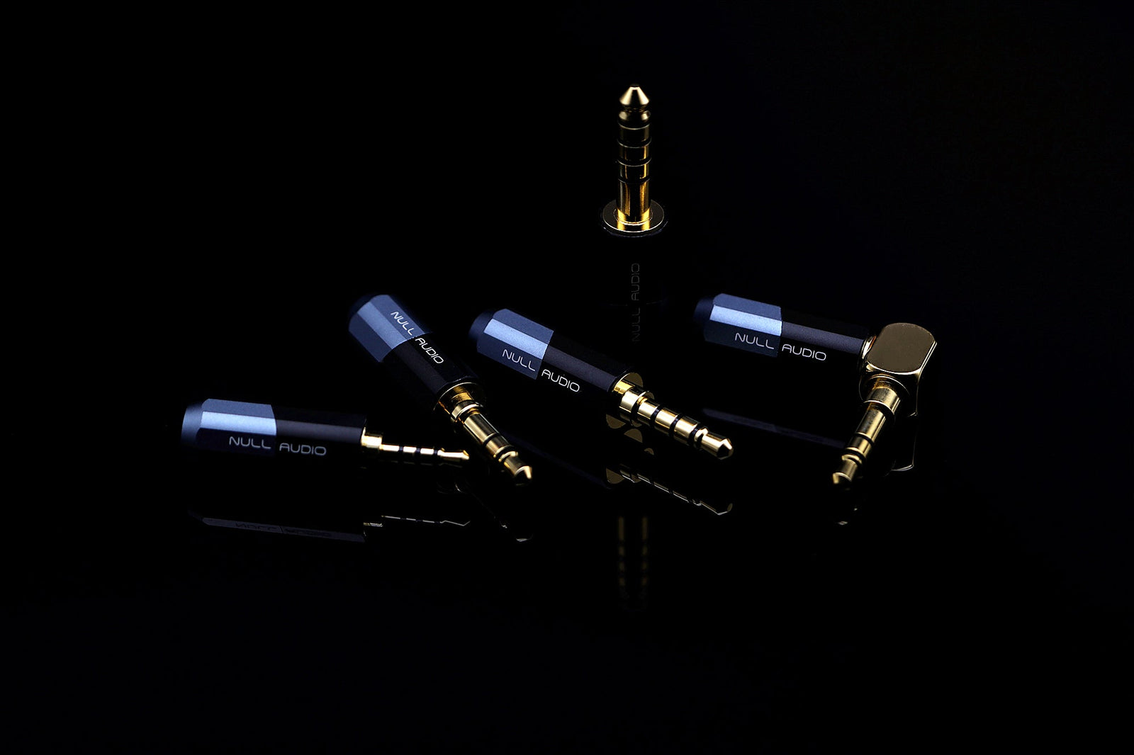 Null Audio player plugs: 3.5 mm, 4.4 mm balanced, 2.5 mm balanced and right-angle 3.5 mm